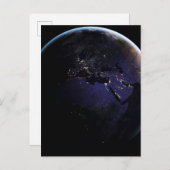 ヨーロッパの夜の街灯を示す完全な地球。 ポストカード (正面/裏面)