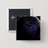 ヨーロッパの夜の街灯を示す完全な地球。 缶バッジ (正面&裏面)