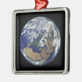 ヨーロッパを中心とした完全に照らされた地球 メタルオーナメント (左)