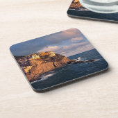 ヨーロッパイタリアマナロラ崖に囲まれた コースター (左側)