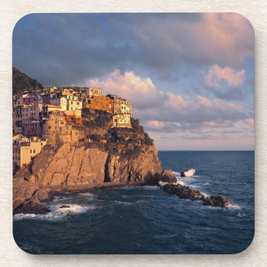 ヨーロッパイタリアマナロラ崖に囲まれた コースター (正面)