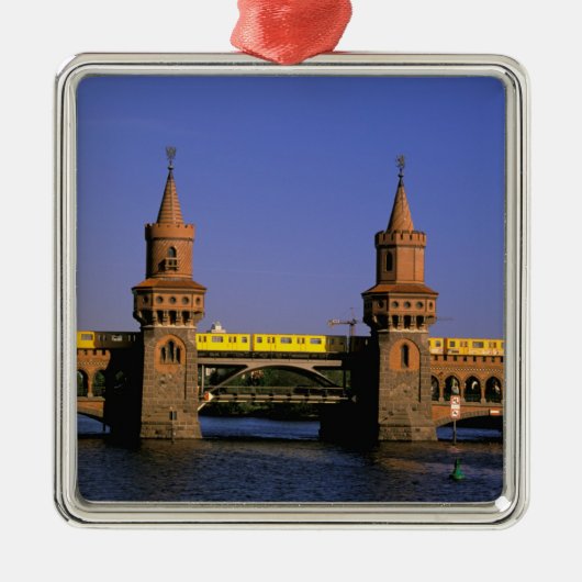 ヨーロッパドイツベルリンオベルバウム·クレウズベルク メタルオーナメント (正面)