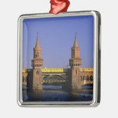 ヨーロッパドイツベルリンオベルバウム·クレウズベルク メタルオーナメント (左)