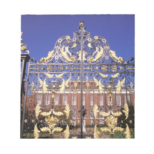 ヨーロッパ、イギリス、ロンドン。～の外側に金箔を施した門 ノートパッド (正面)