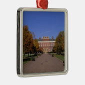 ヨーロッパ、イギリス、ロンドン。ケンジントンパレスイン メタルオーナメント (右)