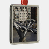 ヨーロッパ、イギリス、ロンドン：ミレニアムの見方 メタルオーナメント (右)