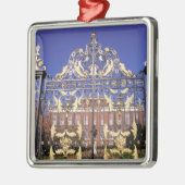 ヨーロッパ、イギリス、ロンドン。外の金箔を施した門 メタルオーナメント (左)