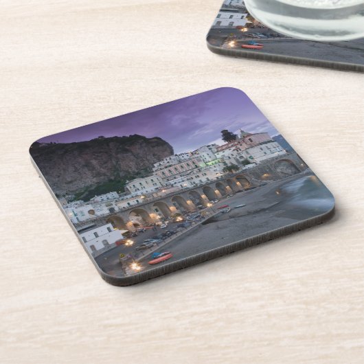 ヨーロッパ、イタリア、カンパニーア(アマルフィ·コースト)アトラニ: コースター (左側)