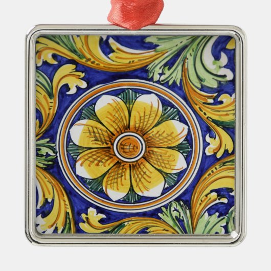 ヨーロッパ、イタリア、シチリア、タオルミーナ。伝統的 4 メタルオーナメント (正面)