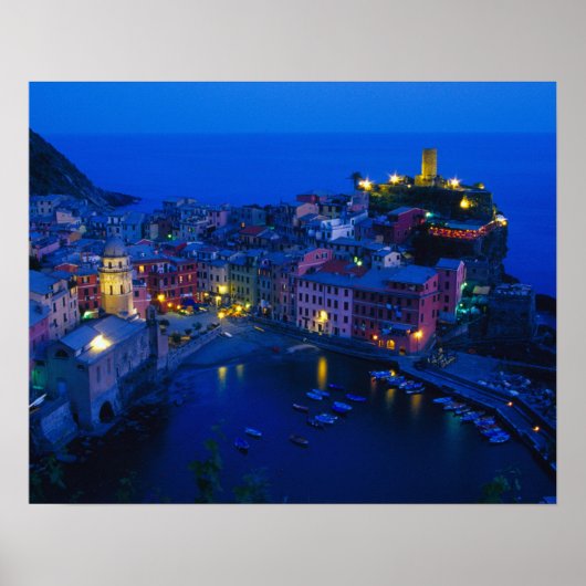 ヨーロッパ、イタリア、チンケ・テール、ヴェルナッツァ。ヒルサイド ポスター (正面)