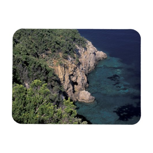 ヨーロッパ,イタリア,トスカーナ州。岩だらけの海岸; カーラ マグネット (横)