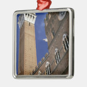 ヨーロッパ、イタリア、トスカーナ、シエナ。トレデル メタルオーナメント (左)