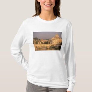 ヨーロッパ、イタリア、ローマ、バチカン市国 バジリカ・サン Tシャツ