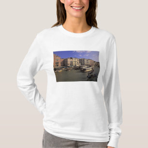 ヨーロッパ, イタリア, ヴェネツィア, リアルト橋の船の交通 Tシャツ