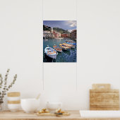 ヨーロッパ、イタリア、ヴェルナッツァ。明るい色彩の鮮やかボート ポスター (キッチン)