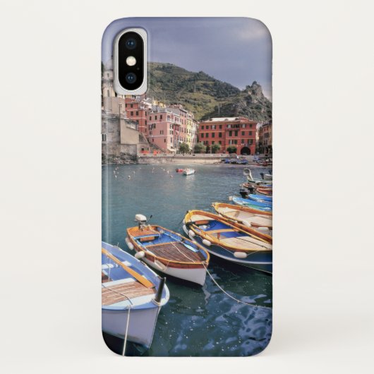 ヨーロッパ, イタリア, ヴェルナッツァ。色とりどりのボート Case-Mate iPhoneケース (裏面)