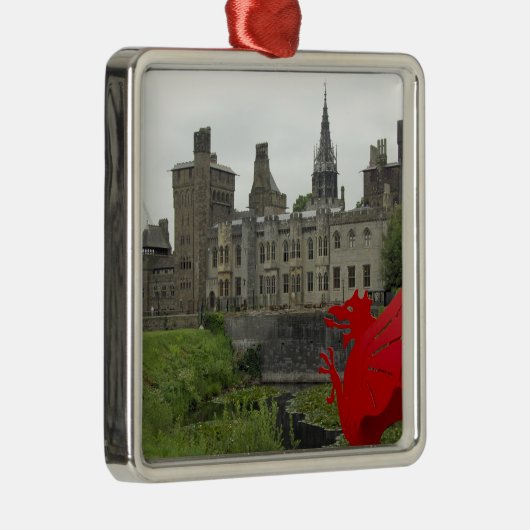 ヨーロッパ、ウェールズ、カーディフ。カーディフ城。ウェールズ2 メタルオーナメント (右)