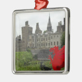 ヨーロッパ、ウェールズ、カーディフ。カーディフ城。ウェールズ2 メタルオーナメント (左)