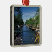 ヨーロッパ、オランダ、アムステルダム、黄色の自転車と メタルオーナメント (右)