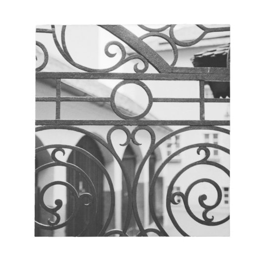 ヨーロッパ、オーストリア、ザルツブルグ。メタルゲートの詳細 ノートパッド (正面)