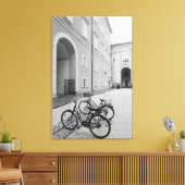 ヨーロッパ、オーストリア、ザルツブルグ。自転車 キャンバスプリント (インサイチュ (リビング))