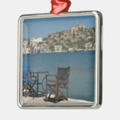 ヨーロッパ、ギリシャ、カステッロリゾ：端の椅子 メタルオーナメント (左)