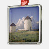 ヨーロッパ、ギリシャ、ミコノス。白く洗った メタルオーナメント (左)