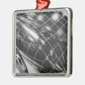 ヨーロッパ、スイス、ジュネーブ。ジュネーブモーターショー； 3 メタルオーナメント (左)