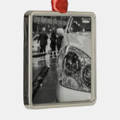 ヨーロッパ、スイス、ジュネーブ。ジュネーブ·モーター·ショー2 メタルオーナメント (右)