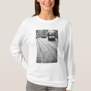 ヨーロッパ、スイス、ベルン。路面電車の線路、 Tシャツ