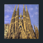 ヨーロッパ、スペイン、バルセロナ、サグラダファミリア マグネット<br><div class="desc">著作権Walter Bikow / DanitaDelimont.com | EU27 WBI0000.jpg |ヨーロッパ、スペイン、バルセロナ、サグラダ・ファミリア大聖堂(アントニ・ガウディ)、朝、東側</div>