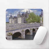 ヨーロッパ、フランス、シャンボルド。石橋が通る マウスパッド (マウス)