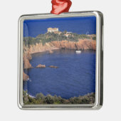 ヨーロッパ、フランス、テオール·シュル·メル。瓦葺き メタルオーナメント (左)