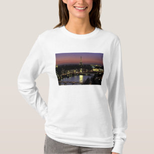 ヨーロッパ, フランス, パリ, エッフェル塔とセーヌ川のサンセットビュー Tシャツ