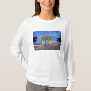 ヨーロッパ, フランス, パリ。シャンゼリゼ通りから見た凱旋門 Tシャツ