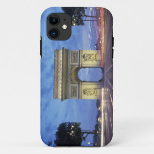 ヨーロッパ, フランス, パリ。シャンゼリゼ通りから見る凱旋門 iPhone 11 ケース