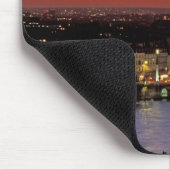 ヨーロッパ、フランス、パリ。夕焼けのエッフェル マウスパッド (コーナー)