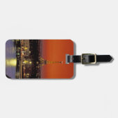 ヨーロッパ、フランス、パリ。夕焼けのエッフェル ラゲッジタグ (正面横)