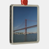 ヨーロッパ、ポルトガル、リスボン、リスボア)。 ポンテ メタルオーナメント (右)