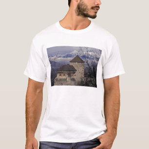 ヨーロッパ、リヒテンシュタイン、ファドゥーツ。ファドゥーツ城 Tシャツ