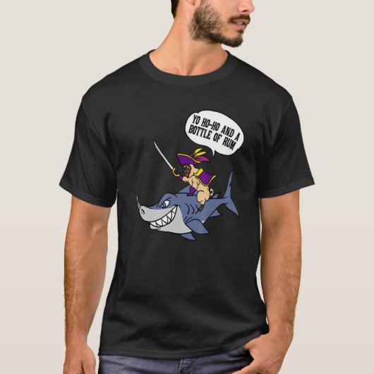 ヨー・ホー・ホーとラム酒の瓶 海賊猫ユニコーン・バク Tシャツ (正面)