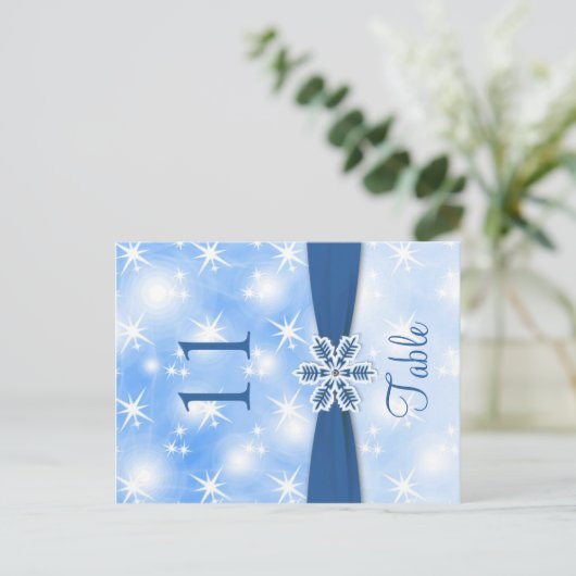 ライきらめくト、青いテーブル番号のスノーフレーク ポストカード (スタンド正面)