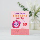 ライオクールンピンクの子供の誕生日パーティー インビテーションポストカード (スタンド正面)
