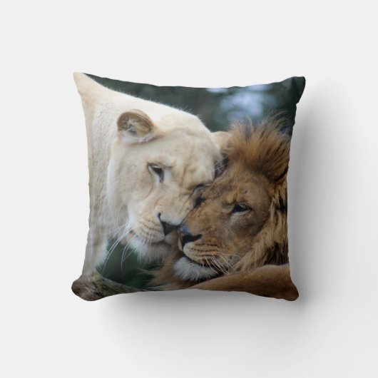 ライオンおよび雌ジシ クッション (正面)