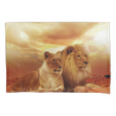 ライオンおよび雌ジシ 枕カバー (正面左)