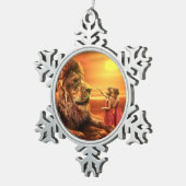 ライオンと小さな女の子 スノーフレークピューターオーナメント (右)