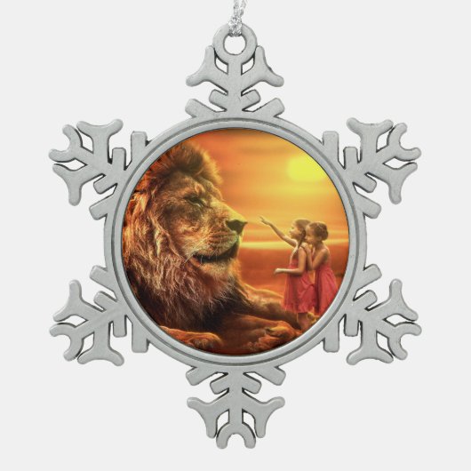 ライオンと小さな女の子 スノーフレークピューターオーナメント (正面)