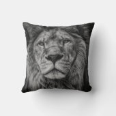ライオンのグレースケール写真 クッション (裏面)
