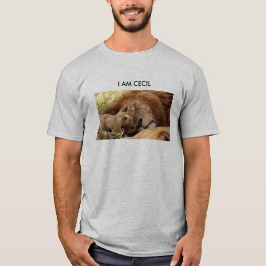 ライオンのセシルと子どもの私 Tシャツ (正面)