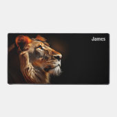 ライオンのロアデスクマット – 横向威厳のあるきライオン デスクマット (正面)